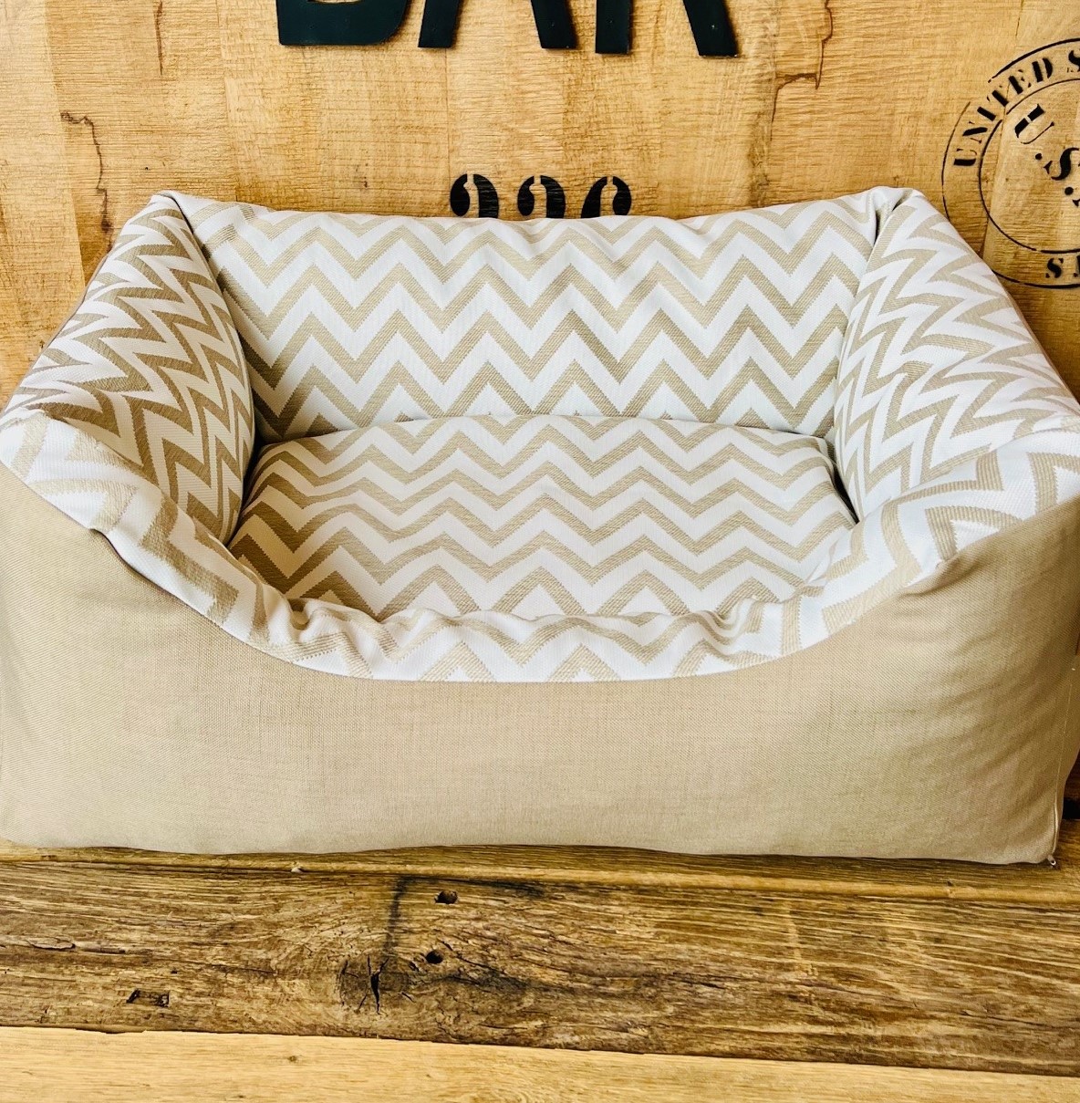 Designer-Hundebett in Beige | Master Dog Edition Designer-Hundebett in Beige | Master Dog Edition